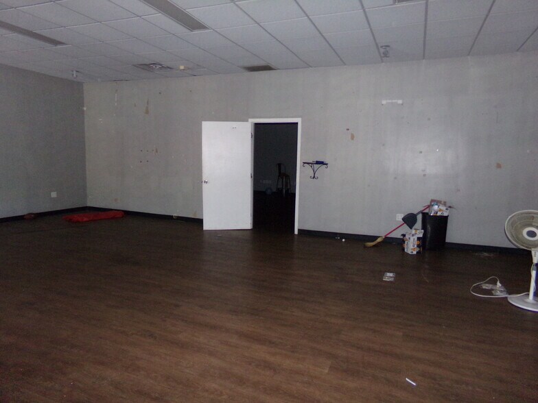 More Photos Of 4839-4925 Jonesboro Rd, Forest Park Storefront For Lease