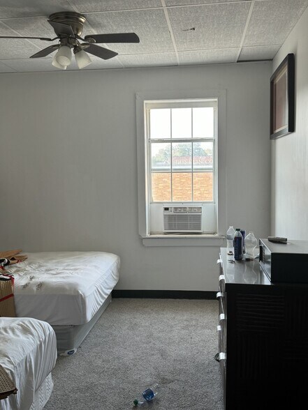 More Photos Of 107 N Main St, Kennett Flex For Sale