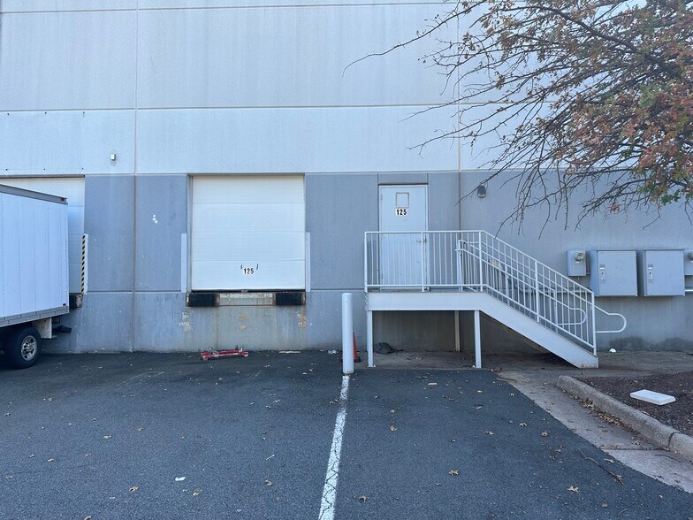 More Photos Of 21580 Atlantic Blvd, Sterling Warehouse For Lease