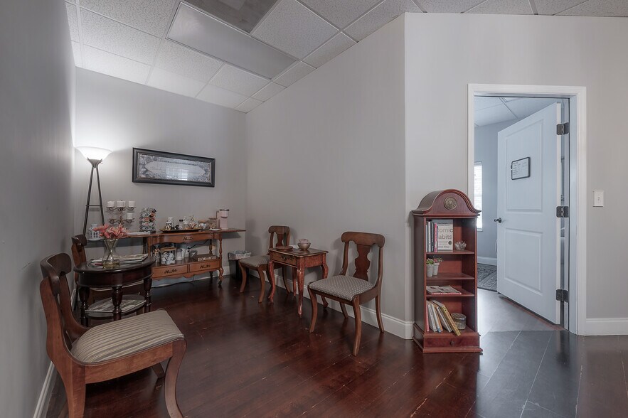 More Photos Of 160 E Bloomingdale Ave, Brandon Medical For Sale