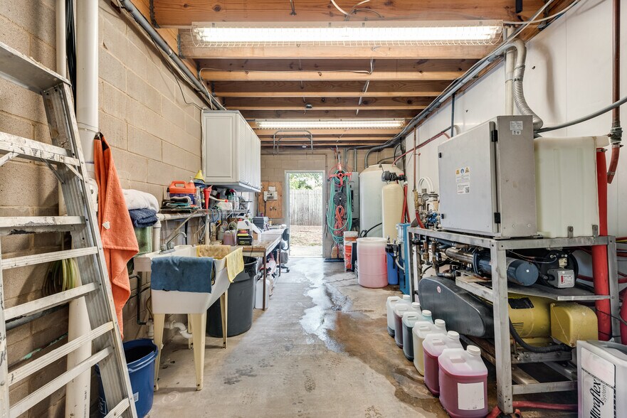 More Photos Of 1704 Teasley Ln, Denton Specialty For Sale