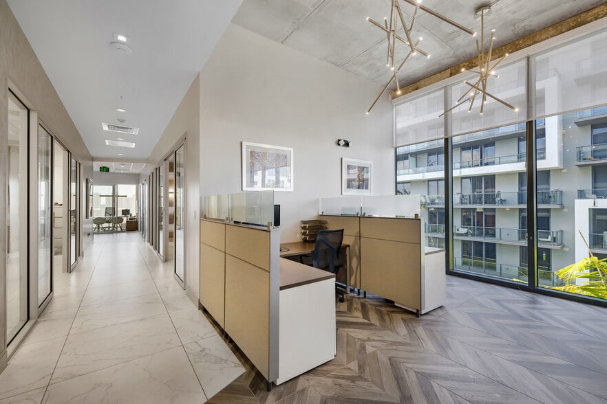 More Photos Of 2920-2950 NE 207th St, Aventura Unknown For Lease