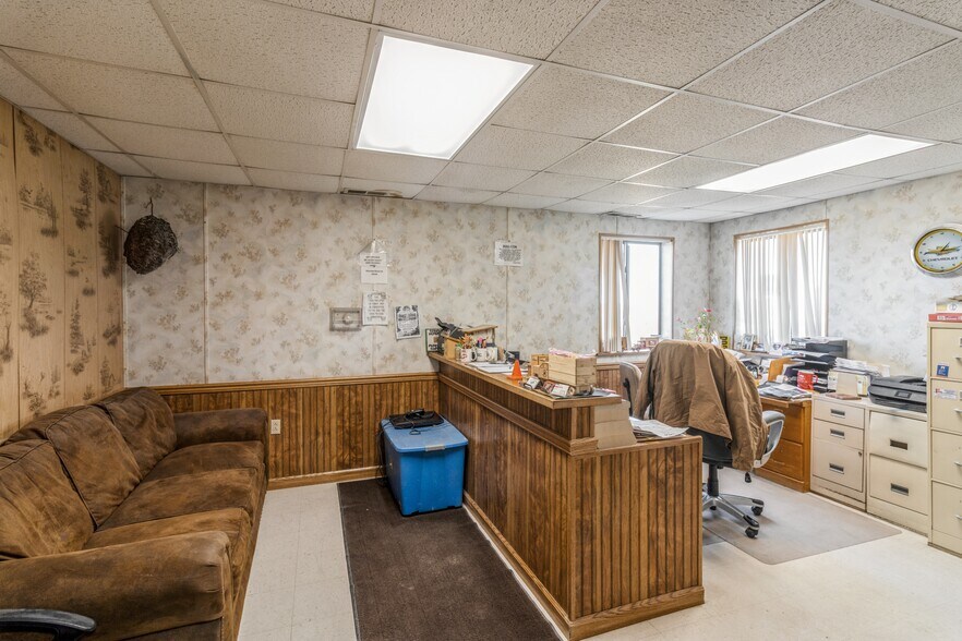 More Photos Of 2326 N Main St, Osceola Auto Repair For Sale