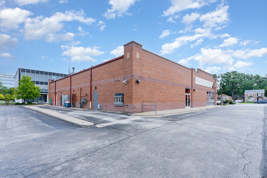 More Photos Of 5942-5948 W Touhy Ave, Niles Storefront For Sale