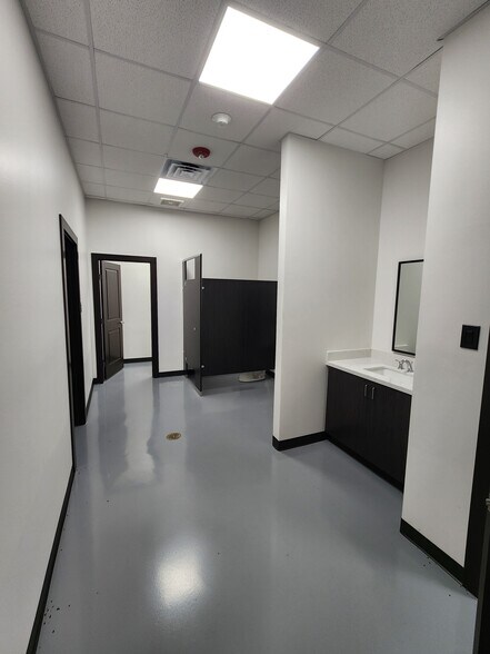 More Photos Of 1219 Walnut St, La Marque Industrial For Lease