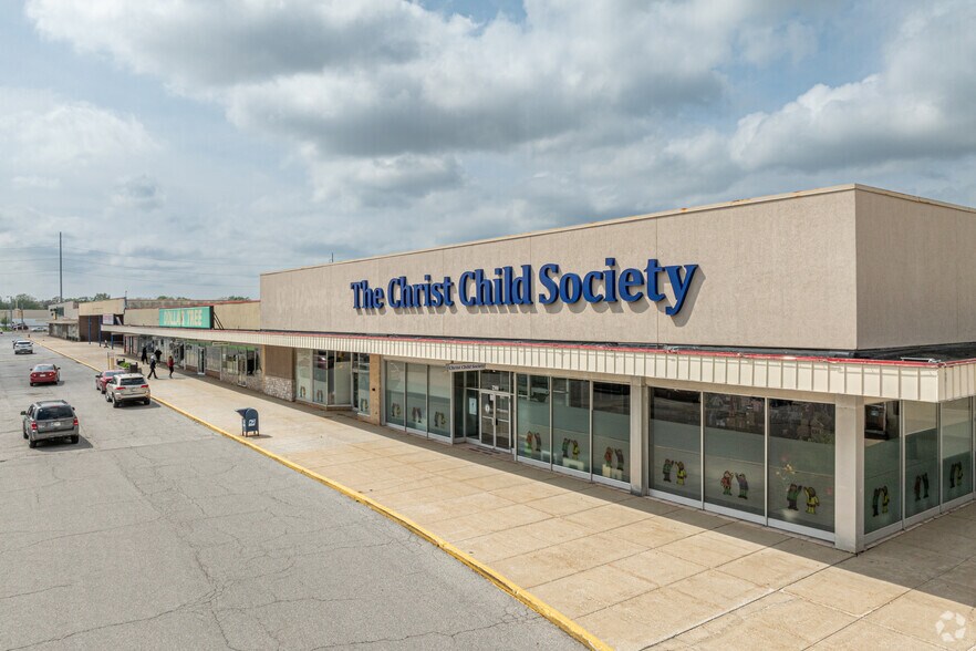 More Photos Of 822 W McKinley Ave, Mishawaka Storefront For Sale