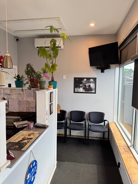 More Photos Of 267 Portion Rd, Ronkonkoma Auto Repair For Sale