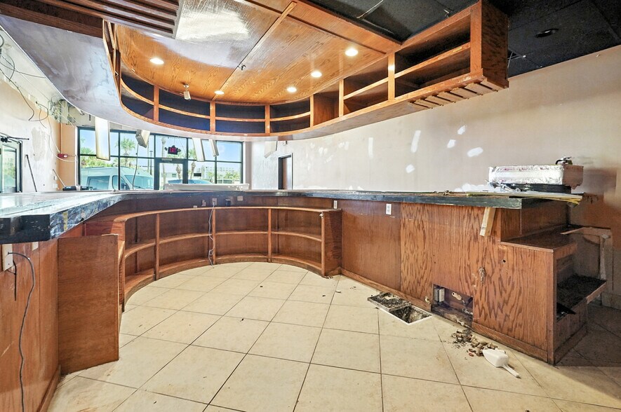 More Photos Of 320 1st St N, Jacksonville Beach Office Residential For Lease