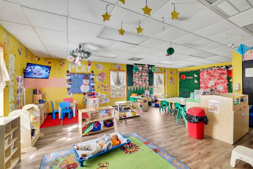 More Photos Of 1370 Lockhart Dr NW, Kennesaw Office For Lease