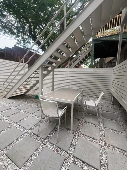 More Photos Of 709 D St SE, Washington Storefront For Lease