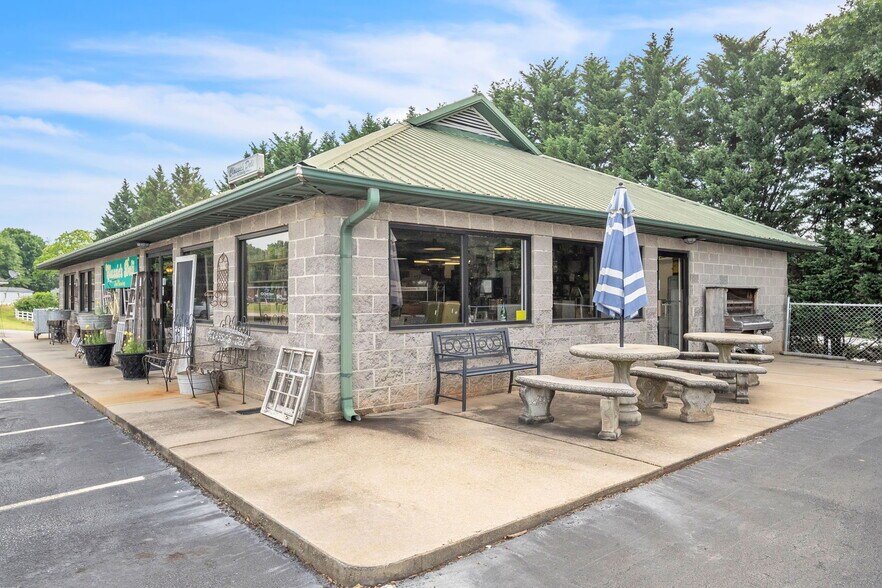 More Photos Of 1411 Old Grove Rd, Greenville General Retail For Sale