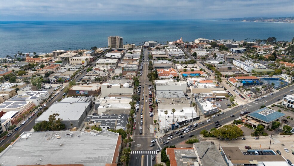More Photos Of 7606 Girard Ave, La Jolla Apartments For Sale