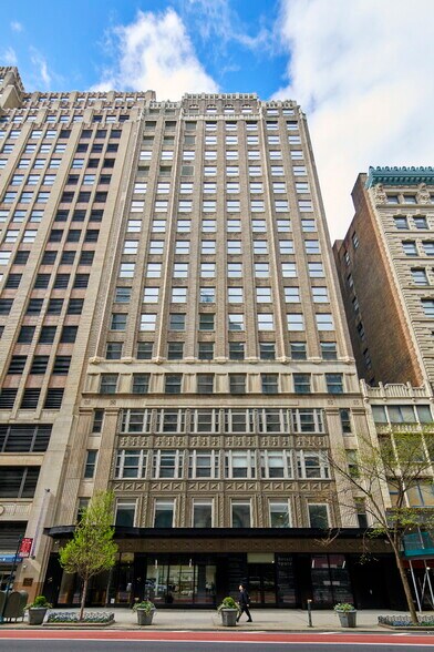 More Photos Of 16 E 34th St, New York Office For Lease