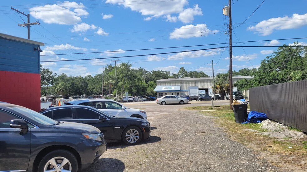More Photos Of 9701 E US Highway 92, Tampa Freestanding For Sale