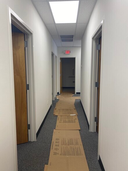 More Photos Of 1320 Lincoln Ave, Holbrook Warehouse For Lease