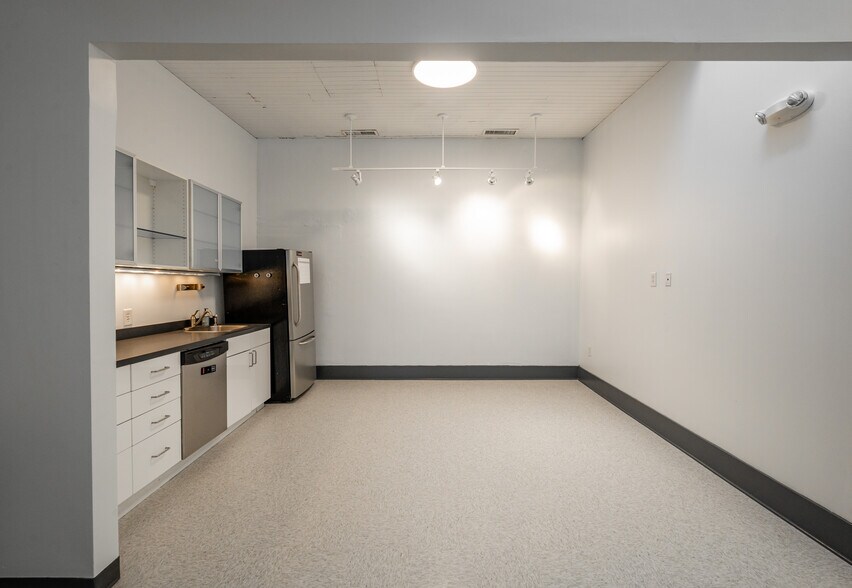 More Photos Of 401 E Chapel Hill St, Durham Storefront Retail Office For Sale