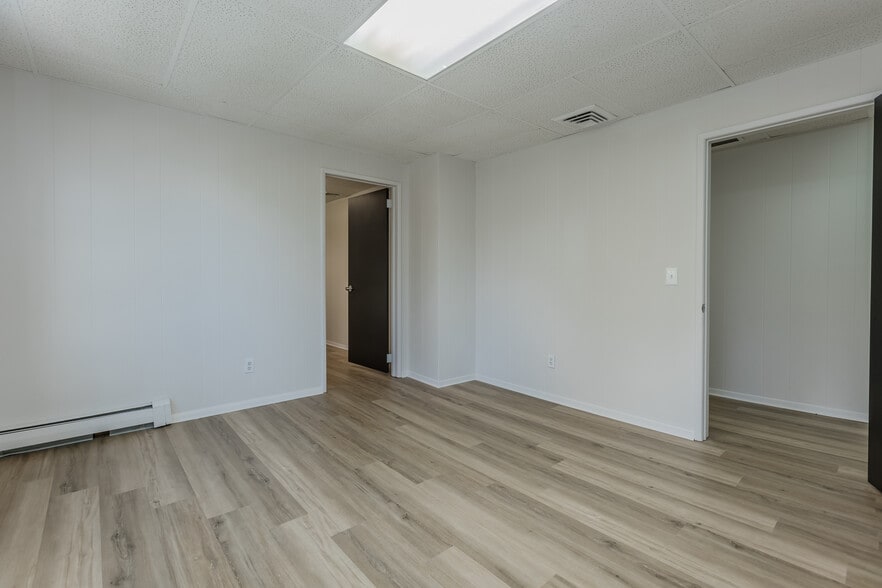More Photos Of 100 E Carver St, Huntington Loft Creative Space For Lease