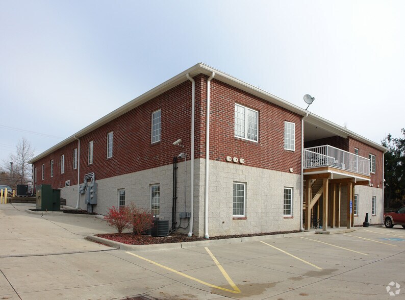 More Photos Of 120 W Aurora Rd, Northfield Medical For Lease