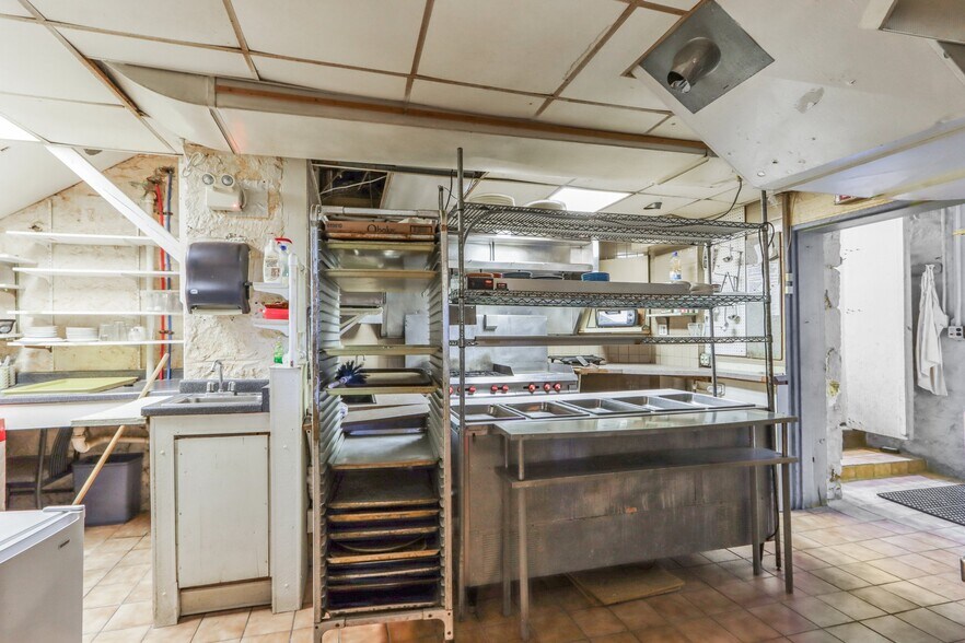 More Photos Of 910 River Rd, Wisconsin Dells Hotel For Sale