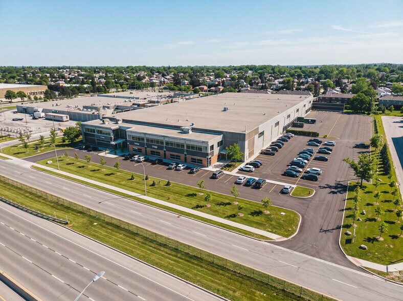 Primary Photo Of 17550 Rte Transcanadienne, Montréal Warehouse For Lease
