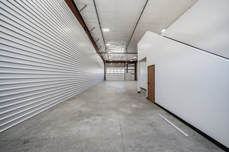 More Photos Of 2995 Kiowa Blvd N, Lake Havasu City Warehouse For Lease