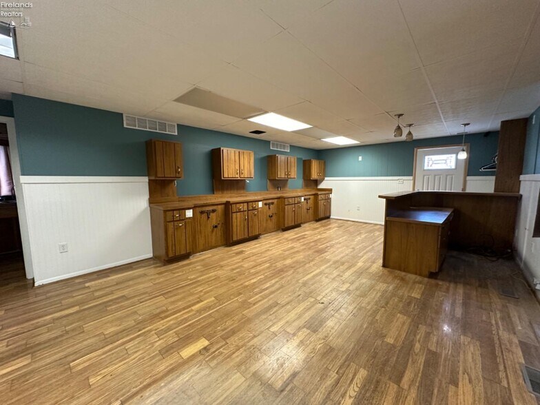 More Photos Of 9 Herrick Aly, Monroeville Freestanding For Sale