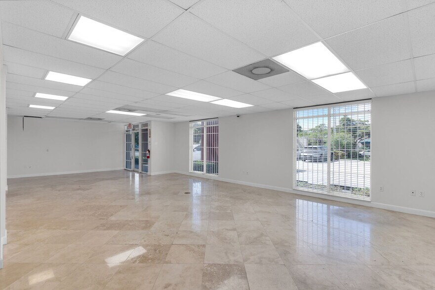 More Photos Of 8200-8358 NW 30th Ter, Doral Warehouse For Lease