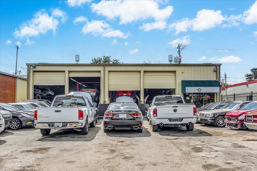 More Photos Of 8504 Hillcroft St, Houston Warehouse For Sale