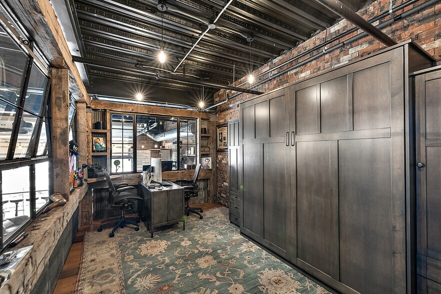 More Photos Of 148 Pit Ln, Pontiac Parking Garage For Sale