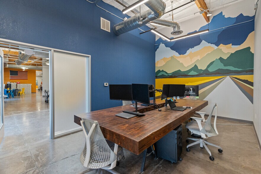 More Photos Of 2410 W Royal Palm Rd, Phoenix Light Manufacturing For Sale