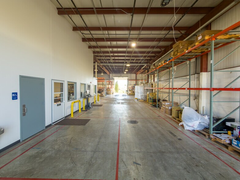 More Photos Of 22960 Venture Dr, Novi Warehouse For Lease