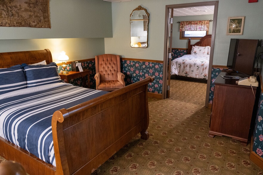 More Photos Of 35 W Jackson St, Millersburg Hotel For Sale
