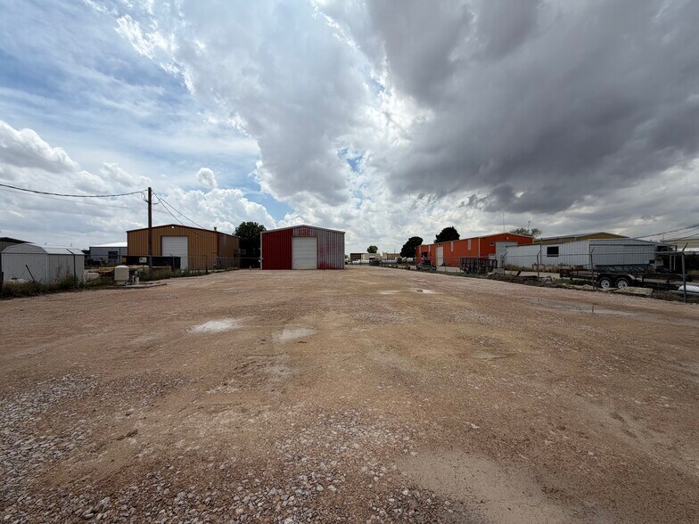 More Photos Of 4921 S County Road 1303, Odessa Light Manufacturing For Lease