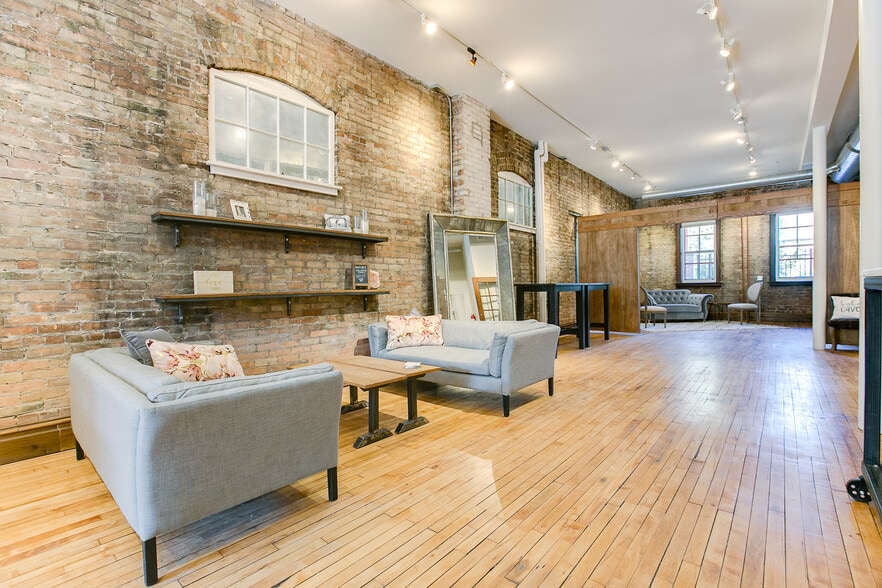 More Photos Of 2220-2226 N Central Ave, Saint Anthony Storefront Retail Office For Lease
