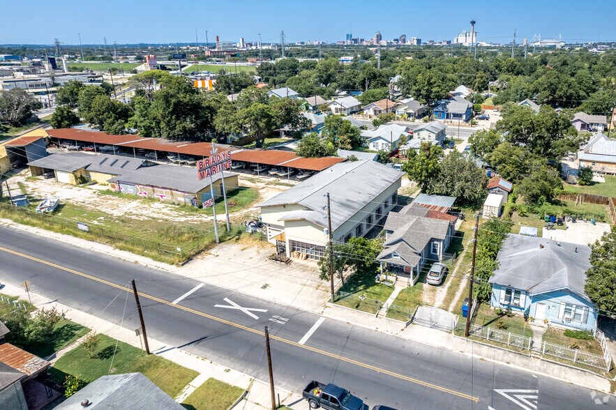 More Photos Of 435 E Mitchell St, San Antonio Flex For Lease