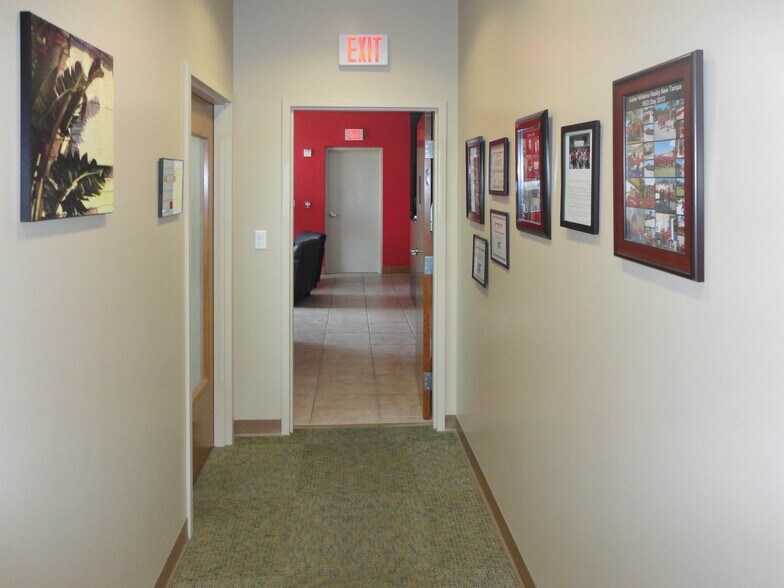 More Photos Of 20701 Bruce B Downs Blvd, Tampa Loft Creative Space For Lease