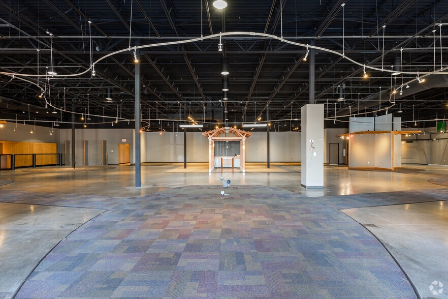 More Photos Of 6911 Fm 1960 Rd W, Houston Freestanding For Lease