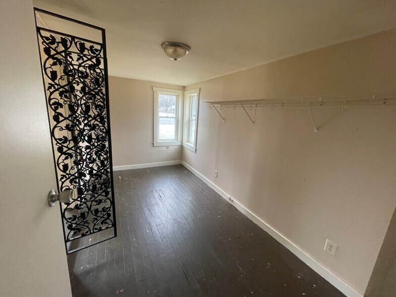 More Photos Of 5 N Eagle St, New Buffalo Apartments For Sale