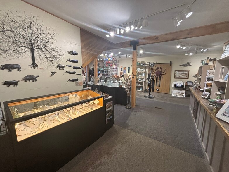 More Photos Of 727 Boothbay Rd, Edgecomb Light Distribution For Sale