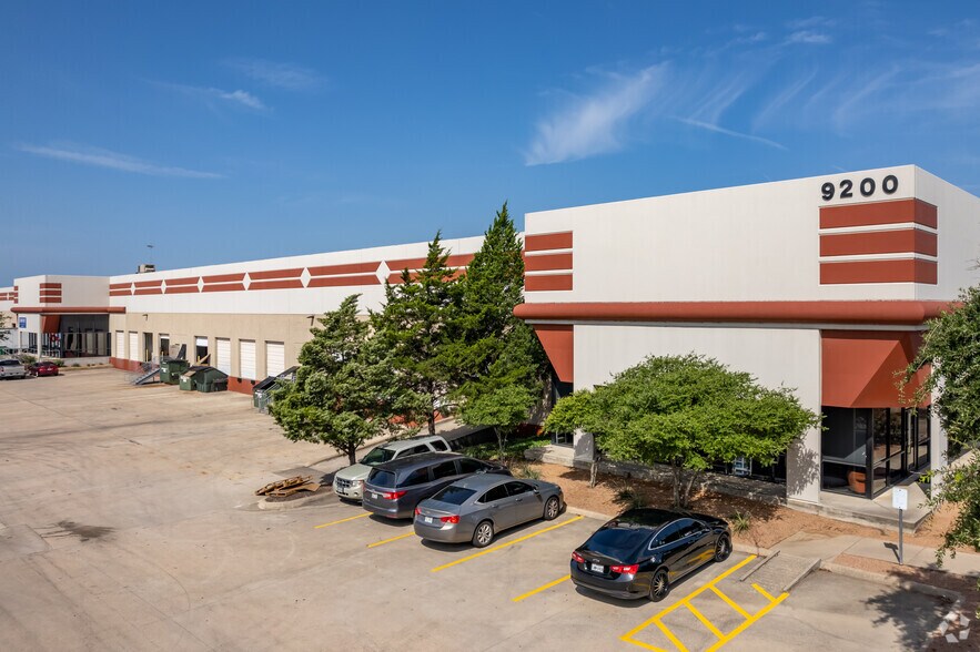 More Photos Of 9200 Waterford Centre Blvd, Austin Distribution For Lease
