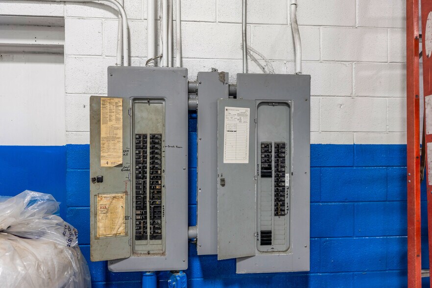 More Photos Of 34 Patria Rd, South Windsor Flex For Lease