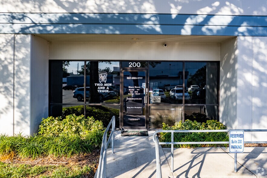 More Photos Of 379 W Michigan St, Orlando Flex For Lease