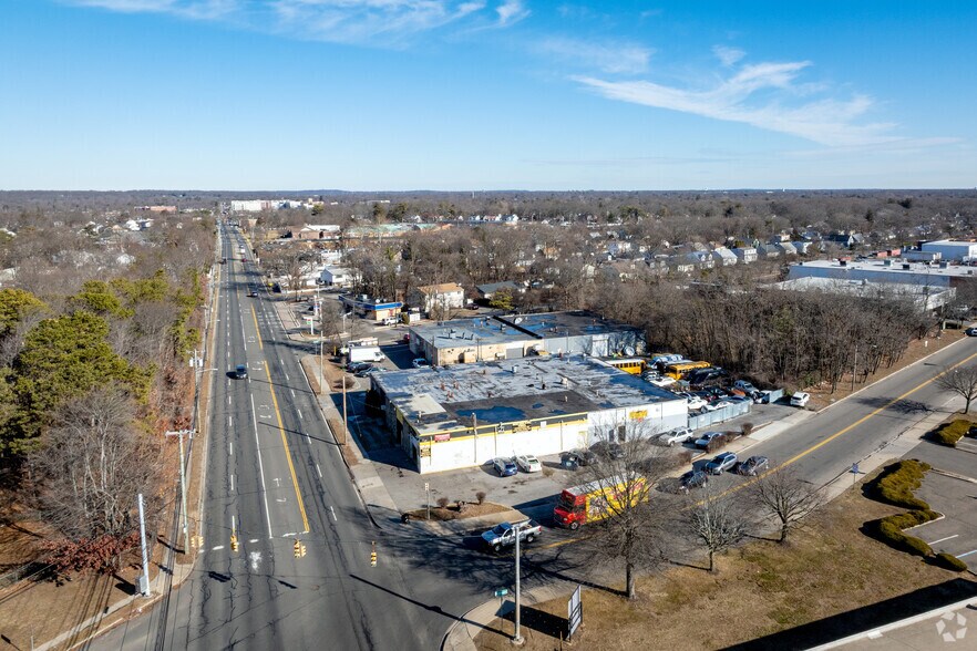 More Photos Of 1351-1357 Straight Path Rd, Wyandanch Warehouse For Lease