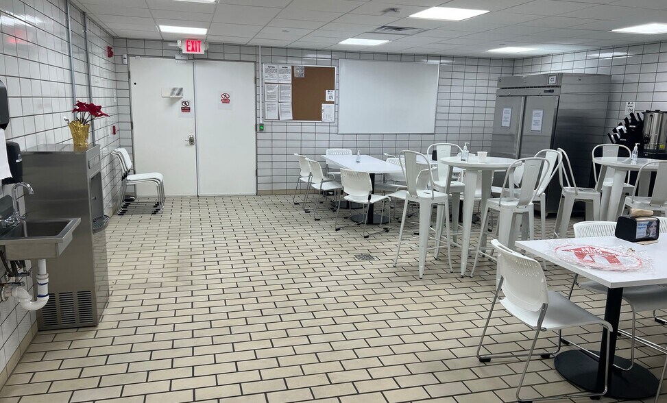More Photos Of 150 Van Brunt St, Englewood Manufacturing For Lease