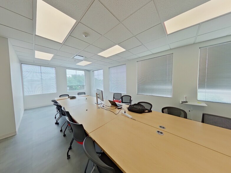 More Photos Of 16600 N Dallas Pky, Dallas Office For Lease