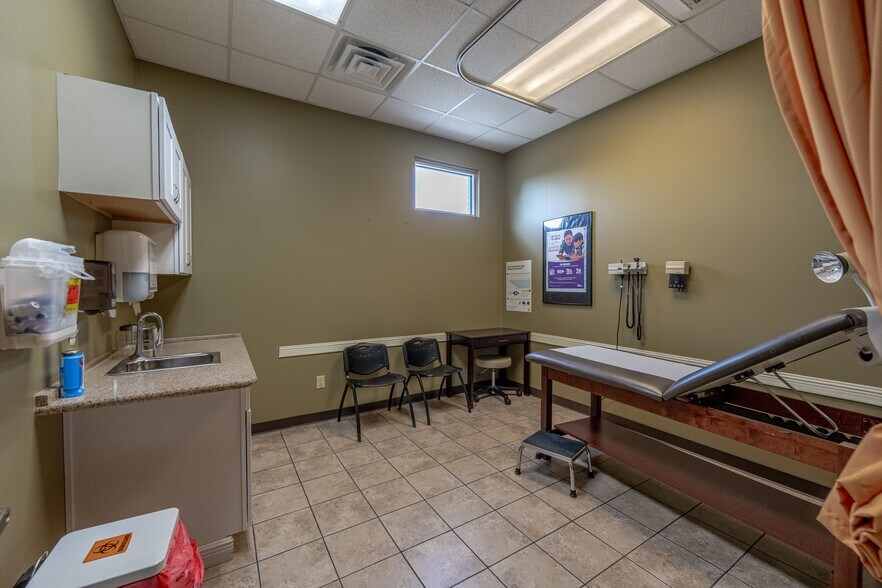More Photos Of 6507 Coliseum Blvd, Alexandria Medical For Lease