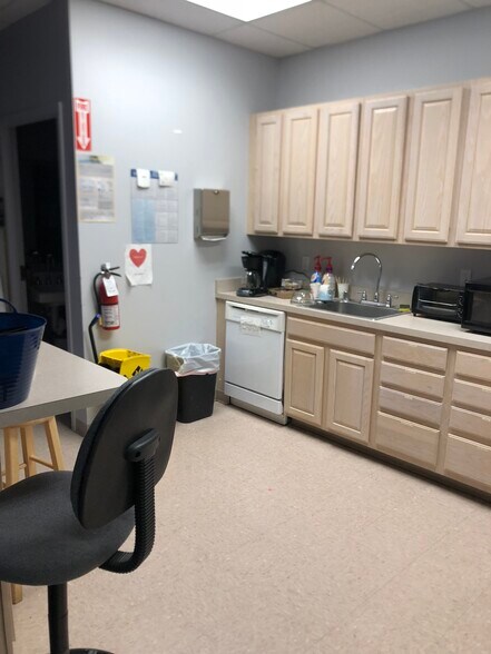 More Photos Of 77 Thomas Johnson Dr, Frederick Medical For Sale
