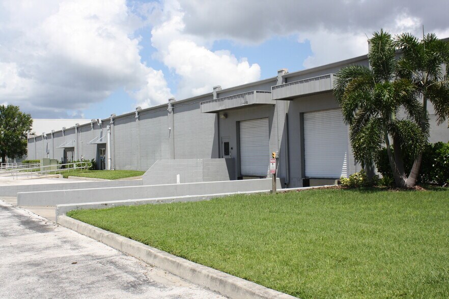 More Photos Of 5120 W Waters Ave, Tampa Manufacturing For Sale
