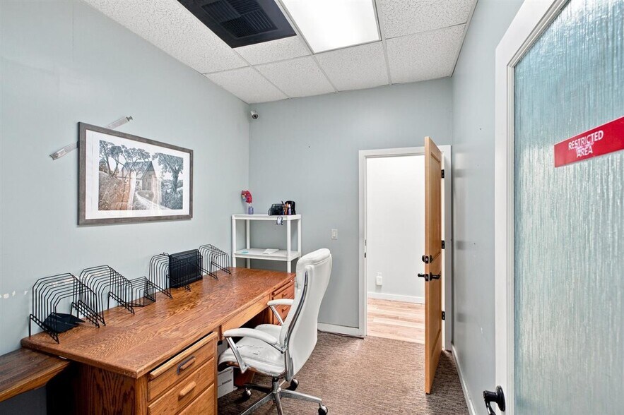 More Photos Of 1890 Capitol St NE, Salem Freestanding For Sale