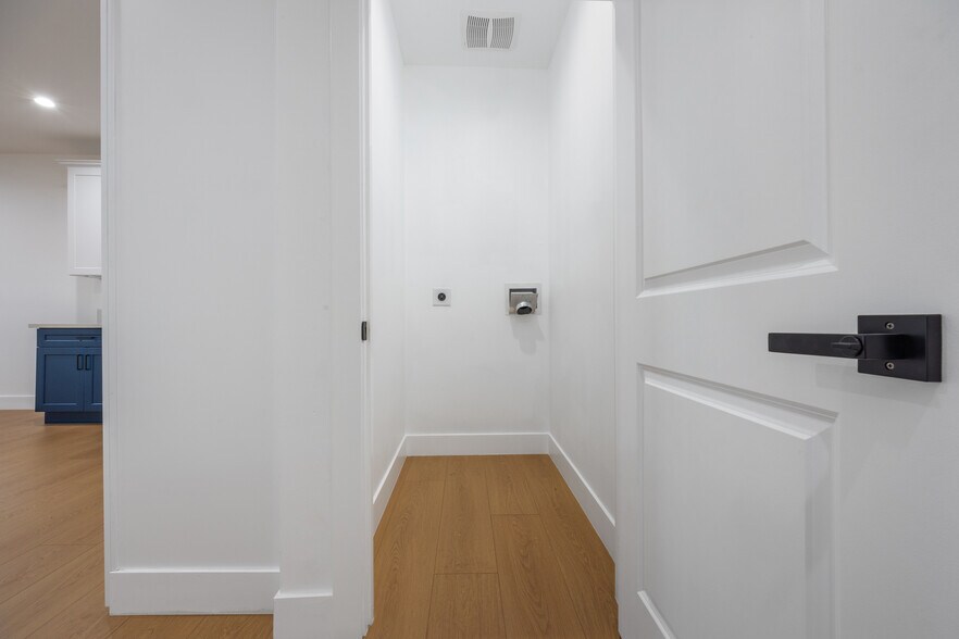 More Photos Of 758 E 84th St, Los Angeles Multifamily For Sale